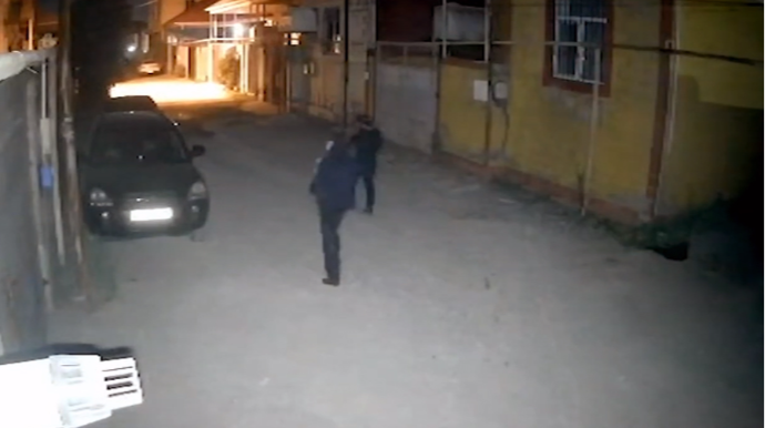 Bakıda avtomobildən oğurluq anı kameraya düşdü - VİDEO
