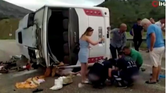 Antalyada turist avtobusu aşdı: Ölən və yaralananlar var – VİDEO 