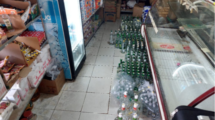 Pərakəndə satış mağazasında saxta araqlar aşkarlanıb - FOTOLAR