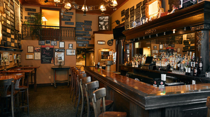 Bakıda “pub”da çəkdiyi əxlaqsız videoları paylaşdı - Həbs olundu 