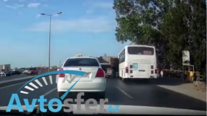 Bakıda sərnişin avtobusu “KamAZ”a çırpıldı   - VİDEO