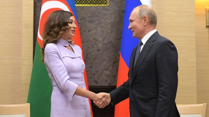 Putin Mehriban Əliyevanı təbrik etdi 