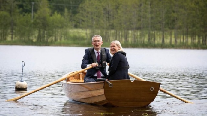 NATO-nun Baş katibi qayıq gəzintisində - FOTO 