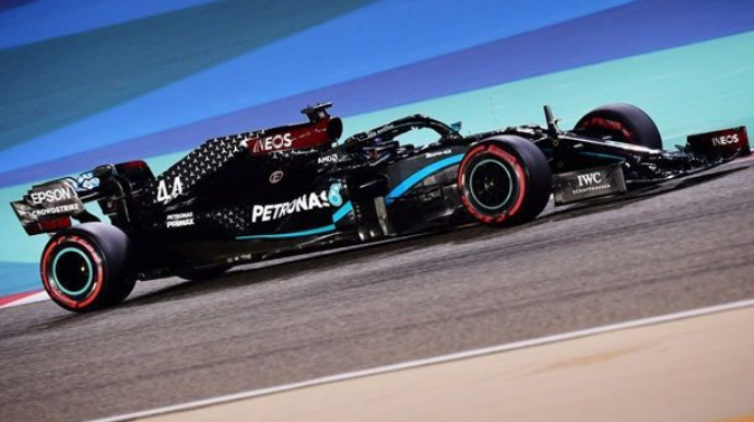Хэмилтон выиграл квалификацию Гран-при Бахрейна  - ФОТО