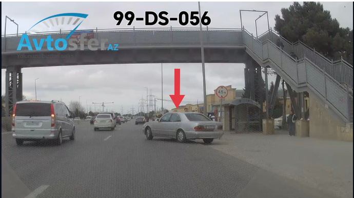 Gözü müştəri axtaran sürücü qəza şəraiti yaratdı  - VİDEO