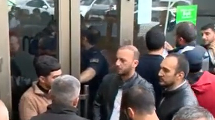 Taksi sürücüləri avtovağzalda sıxlıq yaratdılar - AYNA səbəbi AÇIQLADI  - VİDEO