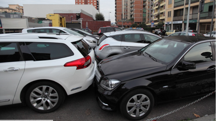 Bakının bitməyən parklanma problemi: Çıxış yolu nədir? - VİDEO
