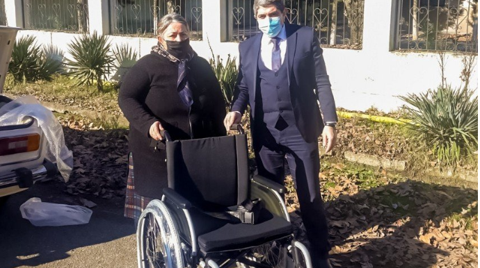 20 nəfər əlilə təkərli oturacaqlar verildi  - FOTO