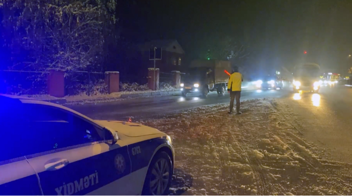 Qusarda polis əməkdaşları qış rejimində fasiləsiz xidmət aparır - VİDEO 