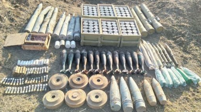 В Шуше  и ряде районов обнаружены неразорвавшиеся боеприпасы - ФОТО