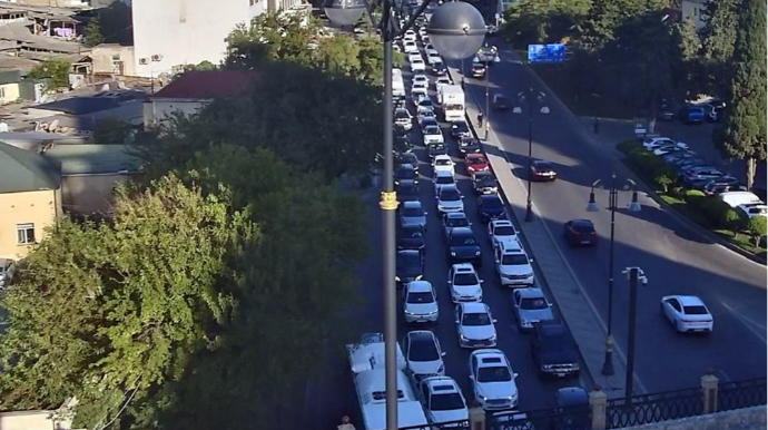 Paytaxtın bu yollarında sıxlıq var – SİYAHI