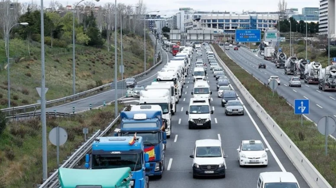 Bu maşınların şəhərə girişi məhdudlaşdırılacaq; havanı çirkləndirirlər - FOTO 