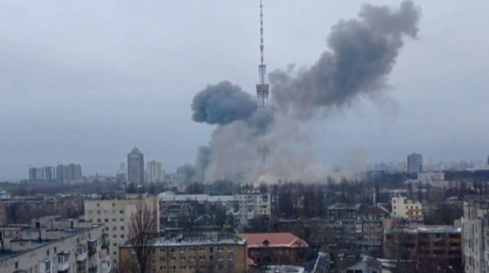 SON DƏQİQƏ:  Paytaxt Kiyevin teleqülləsinə raket zərbəsi endirildi - VİDEO 