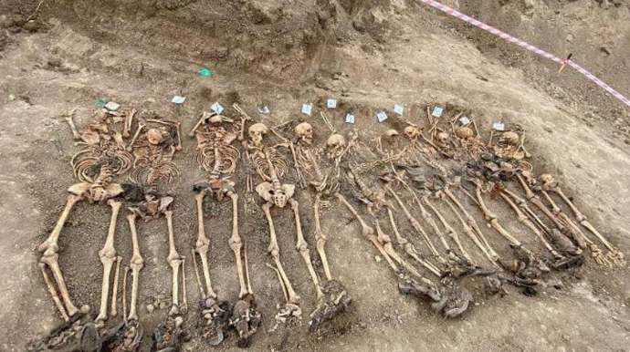 Hikmət Hacıyev Edillidəki kütləvi məzarlıqla bağlı paylaşım edib