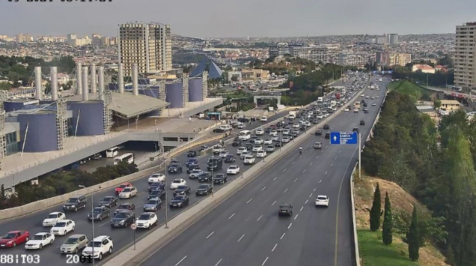 Bakının bir sıra yollarında sıxlıq var - SİYAHI 