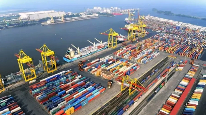 Putin Rusiya limanlarına gələcək xarici gəmilərlə bağlı qanunu sərtləşdirib 