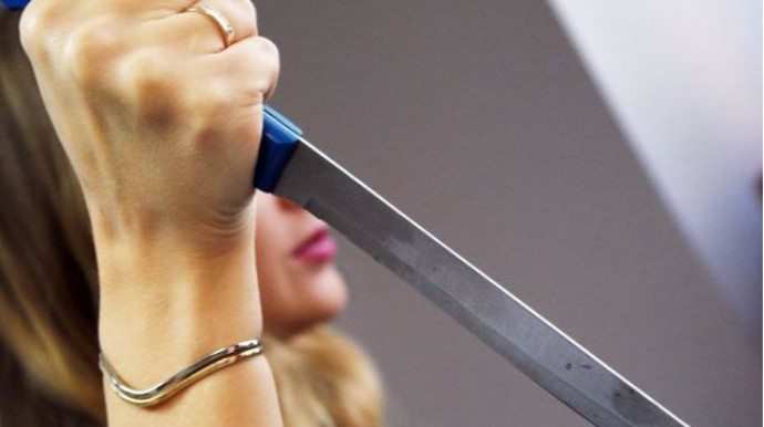 Bakıda 34 yaşlı qadın özünə bıçaqla xəsarət yetirib