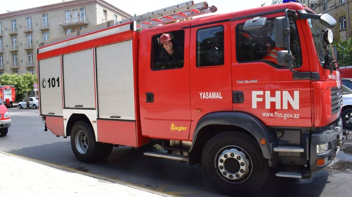 Yasamalda çoxmərtəbəli binada yanğın olub