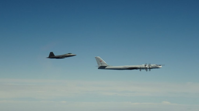 ABŞ və Rusiya təyyarələri Aralıq dənizi üzərində təhlükəli məsafədə uçub