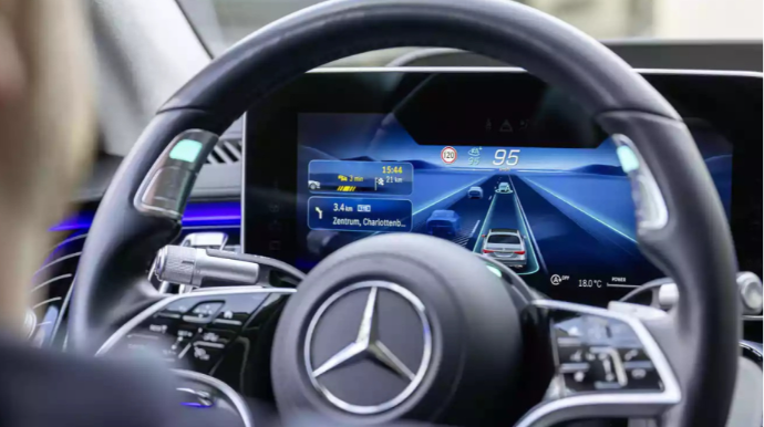 “Mercedes” yeni S-Class modelində avtonom idarəetmə səviyyəsini azaldır 