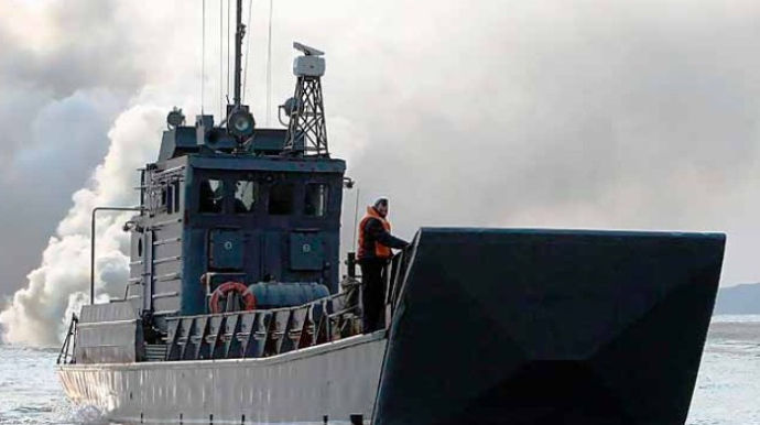 Rusiyaya məxsus desant gəmisi minaya düşdü