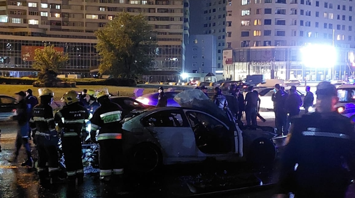 Ukrayna dairəsində iki maşın toqquşdu,  "BMW" yandı   - FOTO - VİDEO