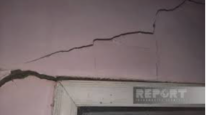 Kürdəmirdə baş vermiş zəlzələ nəticəsində bəzi evlərdə çatlar əmələ gəlib  - VİDEO