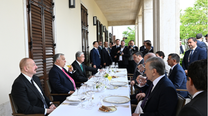 İlham Əliyev dövlət və hökumət başçıları üçün verilən rəsmi lançda - FOTO