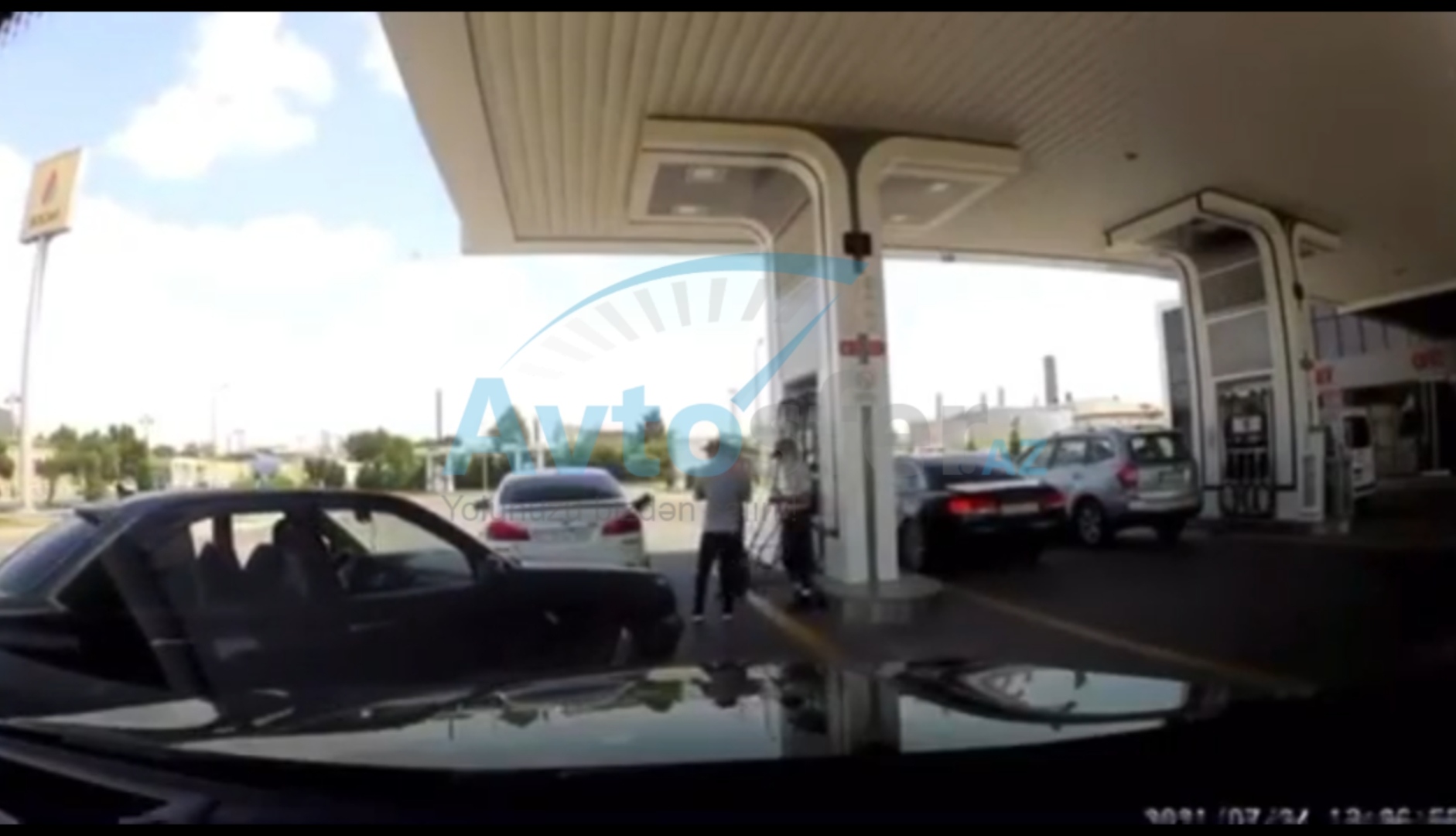 "SOCAR" yanacaqdoldurma məntəqəsində özbaşınalıq: sürücüyə benzin satmadılar - VİDEO