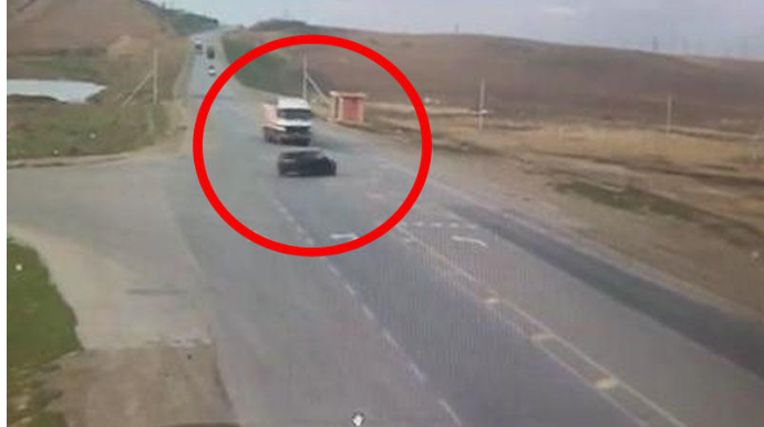 Müşfiq yolunda polisin öldüyü qəzanın anbaan görüntüsü - VİDEO