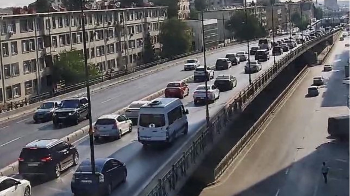 На каких улицах Баку 1 августа наблюдаются транспортные заторы? - ФОТО