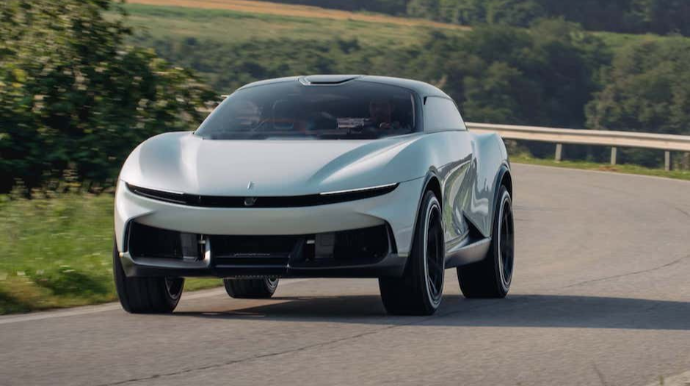 "Pininfarina" ilk krossoverinin carçısını nümayiş etdirib 