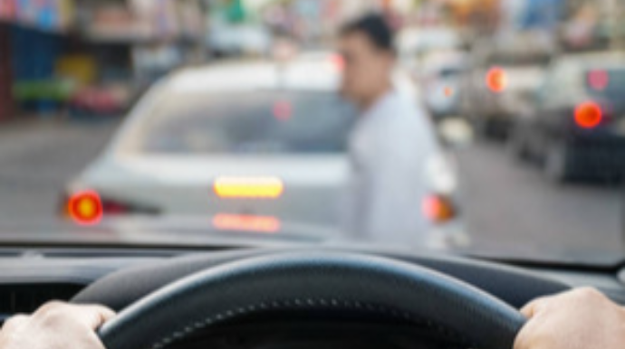 Şəkidə piyadanı vurub qaçan sürücünün məhkəməsi başlayır