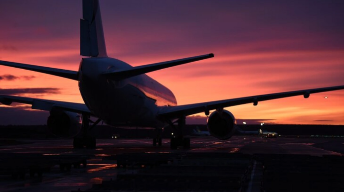 UNO Vilnüs aeroportunun işini iflic etdi