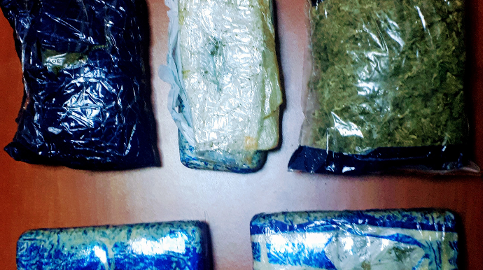 Bel çantasında narkotik tapıldı  - FOTO