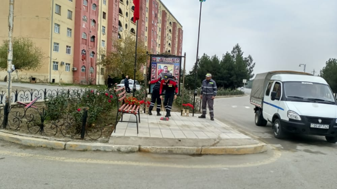 "Siqnal" İdarəsinin əməkdaşları şəhid lövhələrinə də xidmət göstərdi - FOTOLAR