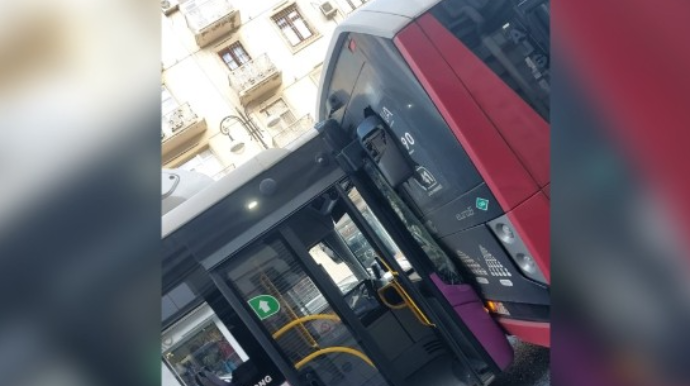 Bakıda sərnişin avtobusları toqquşdu - FOTO 