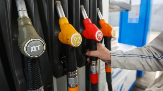 Rusiya benzin  ixracına qoyulmuş qadağanı uzatdı 