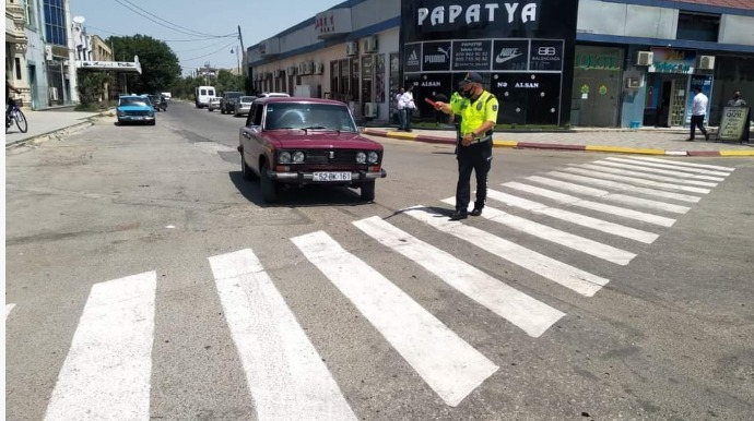Polisin işarəsi ilə qırmızıda keçib cərimələndikdə nə etməlisiz? - RƏSMİ AÇIQLAMA 