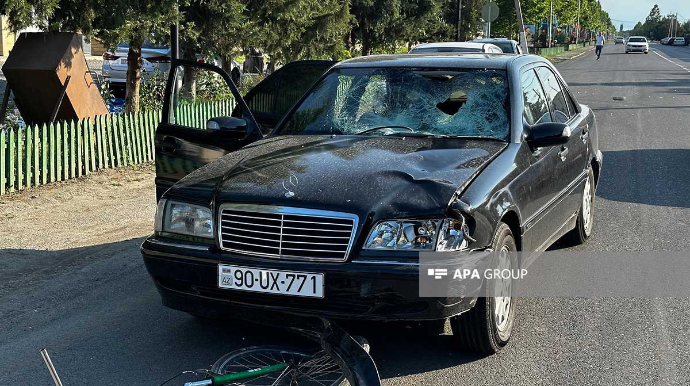 Ağdamda “Mercedes” velosiped sürən oğlanı vurub - FOTO 