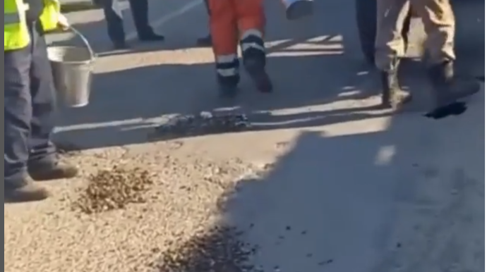 Yol çəkənlərlə bağlı daha bir biabırçı və gülünc VİDEO 