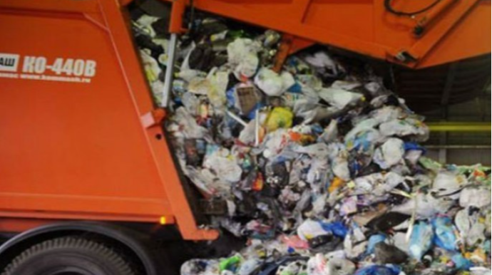 Xırdalanda zibil maşınları yola ziyan vurdu - FOTO - VİDEO