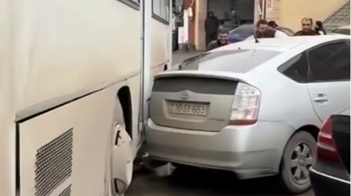 Paytaxtda avtobusun iştirakı ilə zəncirvari qəza - VİDEO