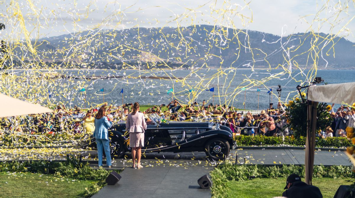 “Mercedes-Benz” klassik avtomobili mükafat aldı  - FOTO