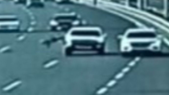 "KİA" magistral yolda piyadanı vurub öldürdü