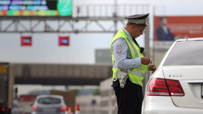 Polis tox halda avtomobil idarə edənləri SAXLAYACAQ 