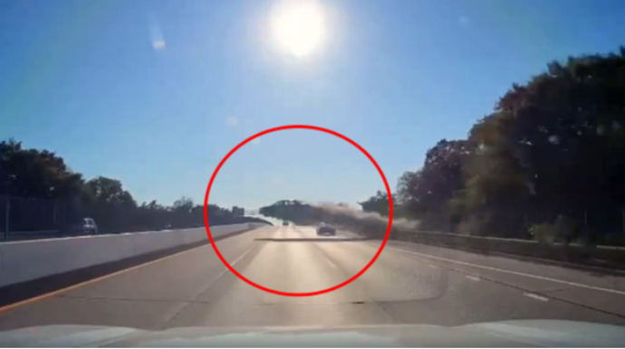 Sükan arxasında halı pisləşən 70 yaşlı sürücü qəzaya düşdü - VİDEO 