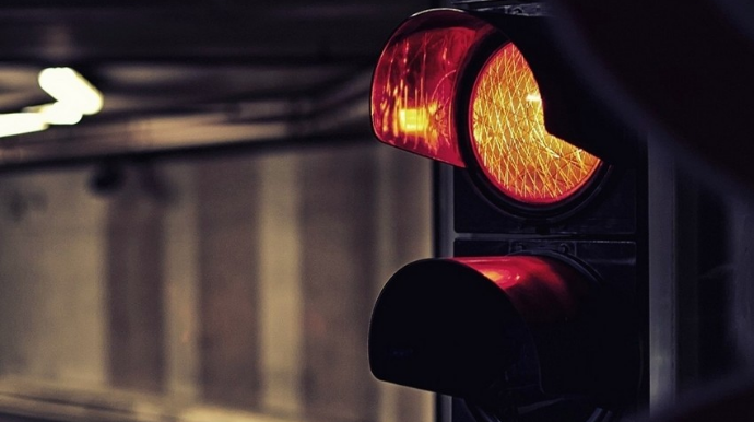 Paytaxtda yolu keçən piyadanı avtomobil vurub