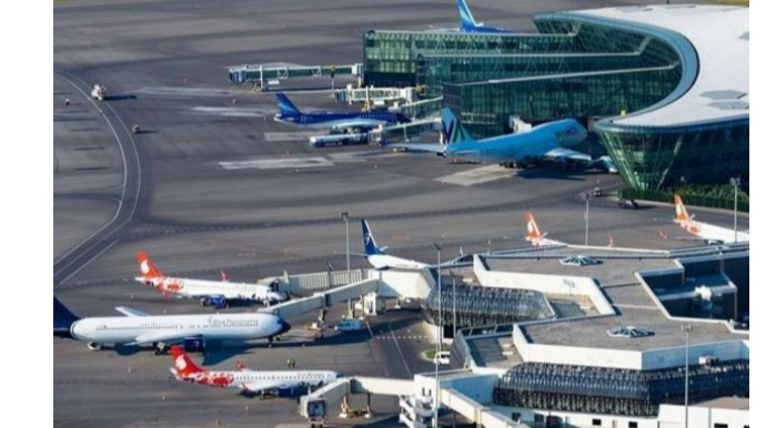 Два летевших в Тбилиси пассажирских самолета вынужденно приземлились в Баку