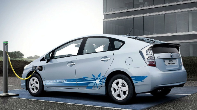 Azərbaycana hibrid avtomobil idxalı 40 dəfə artıb